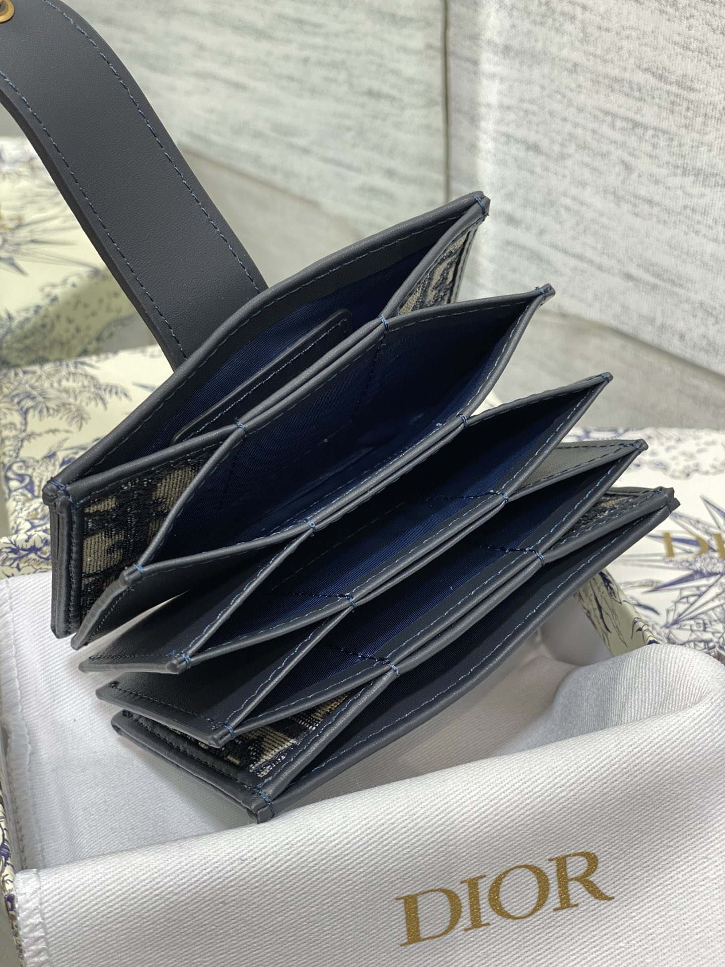 Dior 30 MONTAIGNE 5-Gate Card Holder Organ Card Holder S2058 Oblique Jacquard D0019