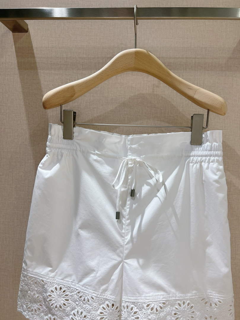 Dior 322P80 Women¡¯s Embroidered Shorts Clothing D38543