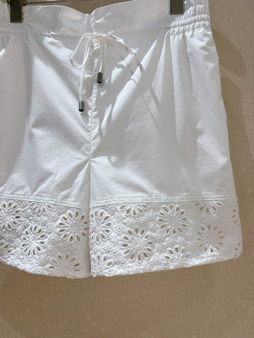 Dior 322P80 Women¡¯s Embroidered Shorts Clothing D38543