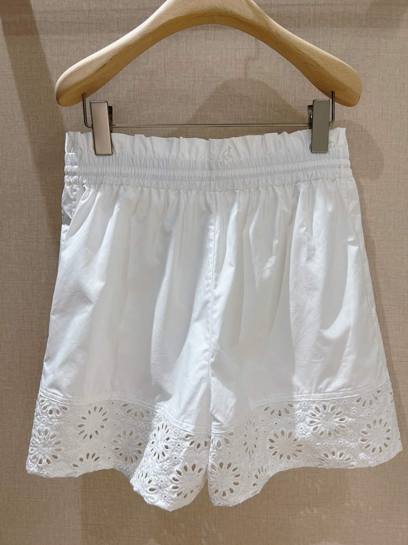 Dior 322P80 Women¡¯s Embroidered Shorts Clothing D38543