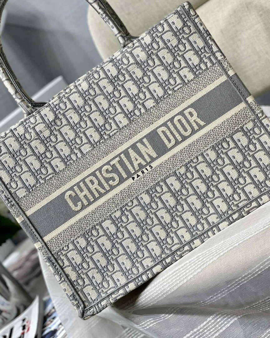 Dior Book Tote M1296 Medium Beige Dior Oblique Embroidery M0082