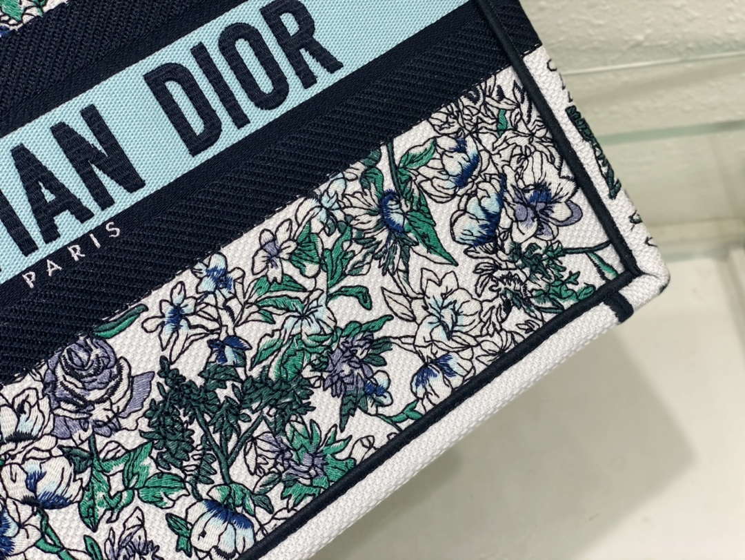 Dior Book Tote M1296 Medium Latte Multicolor Dior Jardin d'Hiver Embroidery M0085