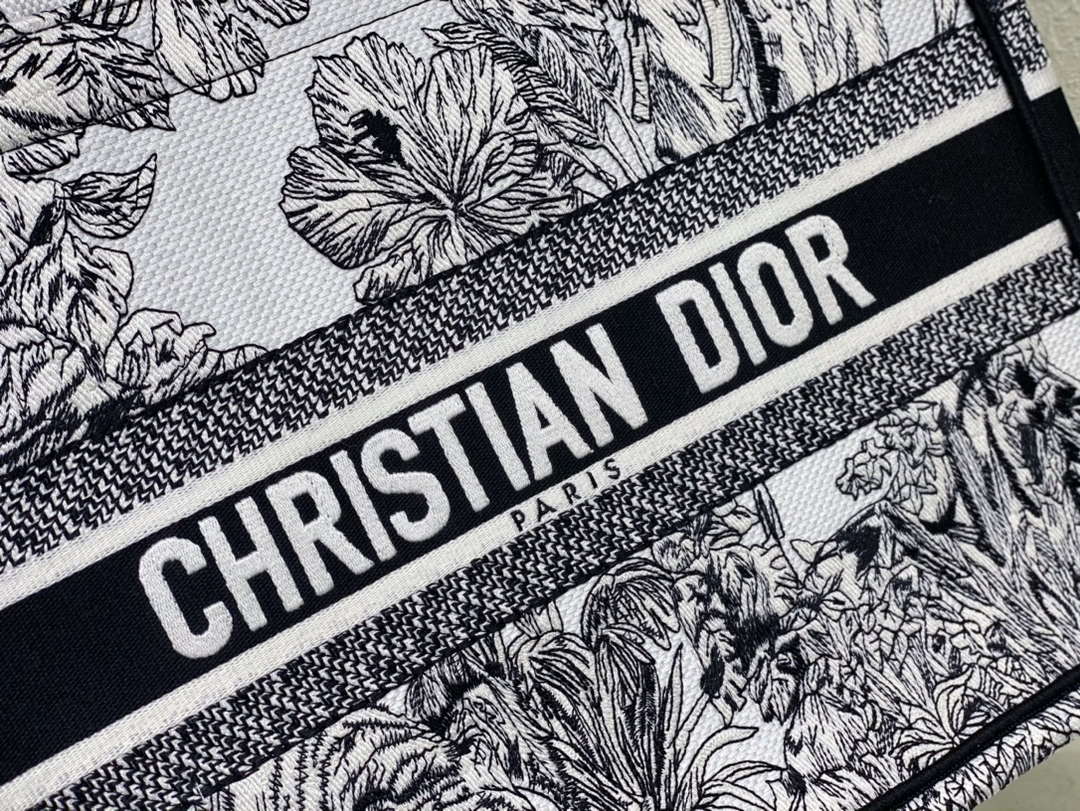Dior Book Tote M1296 Medium Toile de Jouy Embroidery M0076