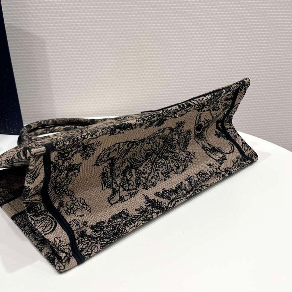 Dior Book Tote M1296 Medium Toile de Jouy Embroidery M0077