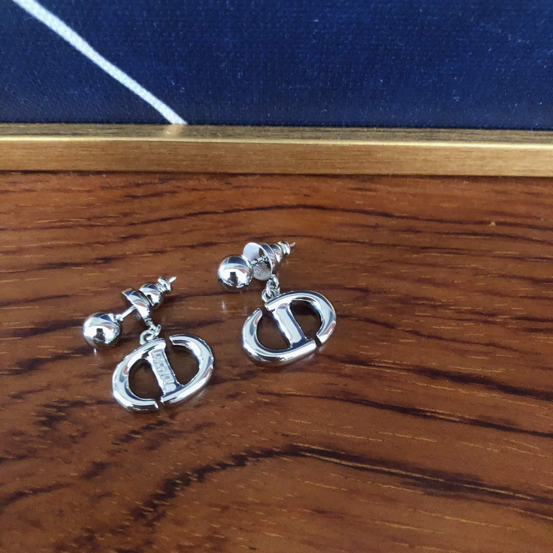 Dior E2049 Tribales Earrings D99142