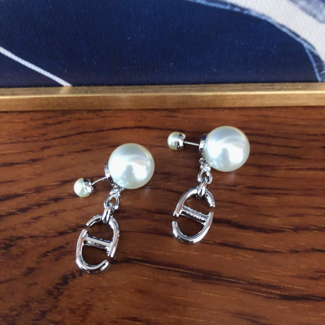 Dior E2112 Tribales Earrings D99135