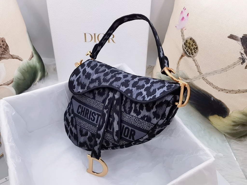 Dior M0446 Dior Saddle Bag Gray Multicolor Mizza Embroidery