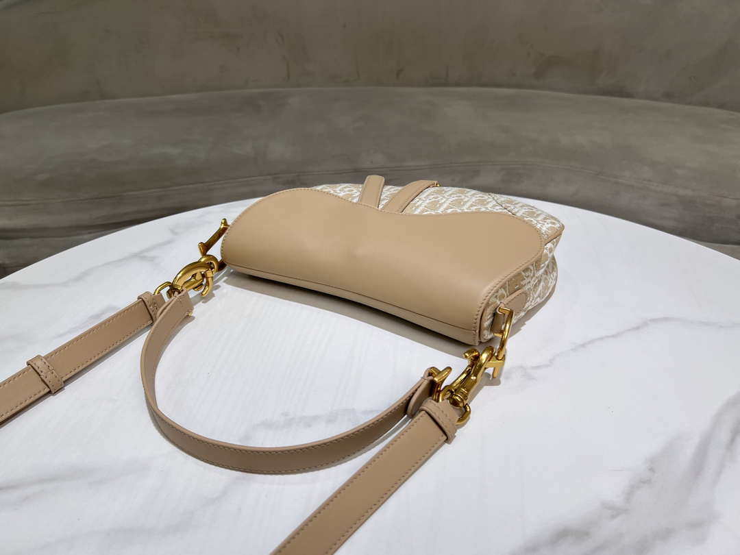 Dior M0455 Saddle Bag with Strap Dior Oblique Jacquard and Natural Smooth Calfskin