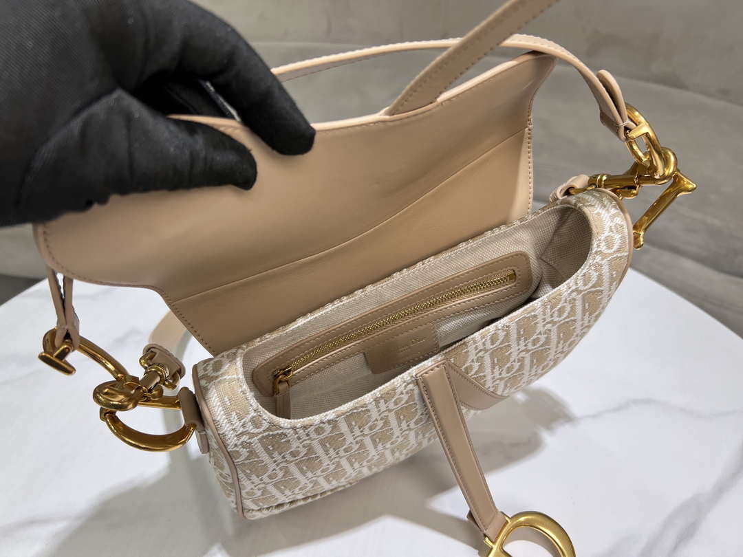 Dior M0455 Saddle Bag with Strap Dior Oblique Jacquard and Natural Smooth Calfskin - Default Title - View 8