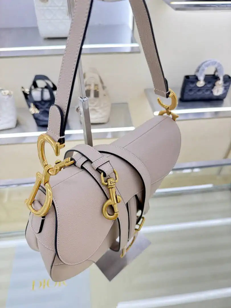 Dior M0455 Saddle Bag With Strap Grained Calfskin Rouge Rice M0456