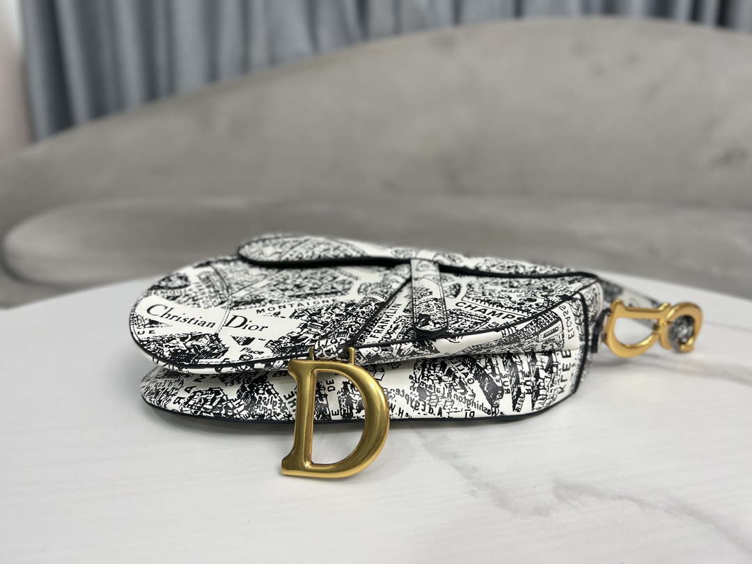 Dior M0455 Saddle Bag With Strap Ultramatte Calfskin White & Black - Default Title - View 5