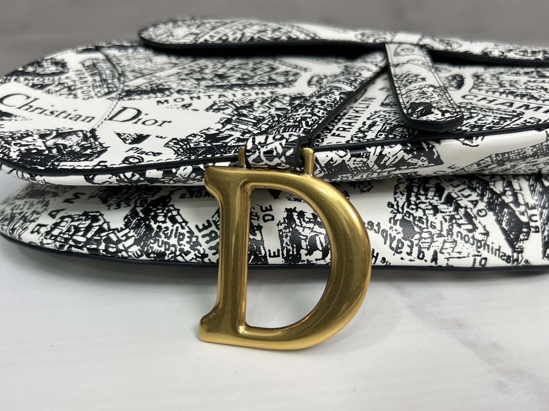 Dior M0455 Saddle Bag With Strap Ultramatte Calfskin White & Black - Default Title - View 6
