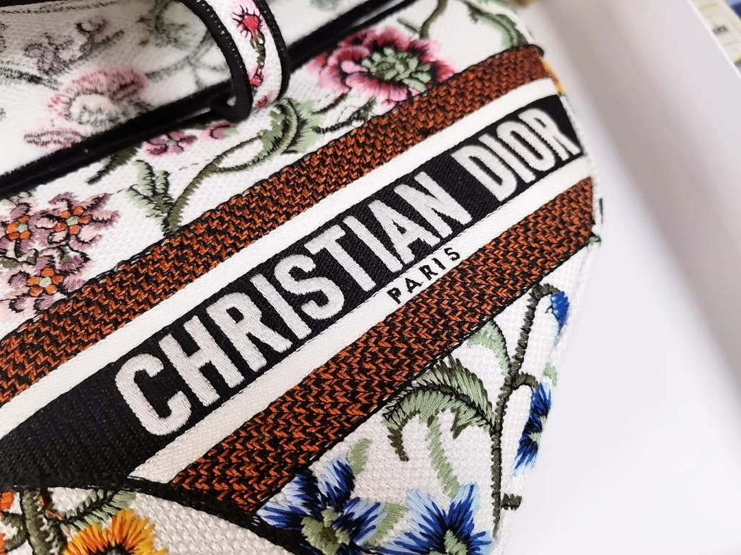 Dior M0455 Saddle Bag With Strap White Cross-Stitch Embroidery