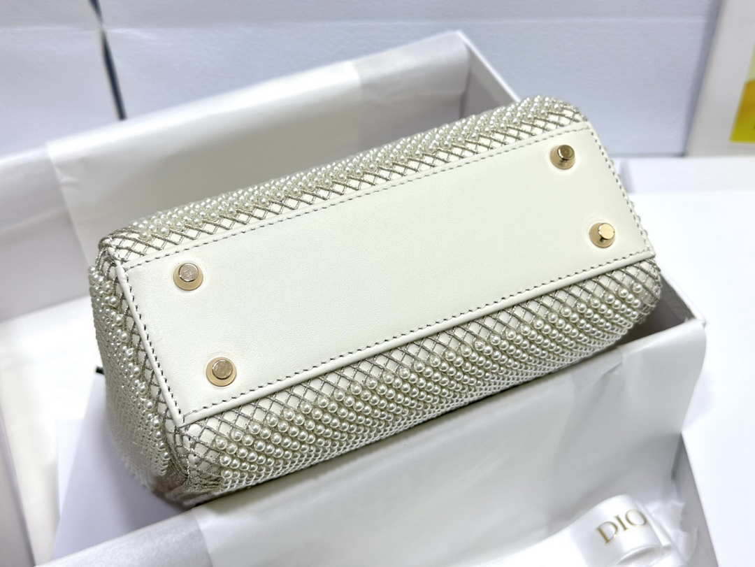 Dior M0505 Mini Dior Lady Bag White Embroidered white resin beads