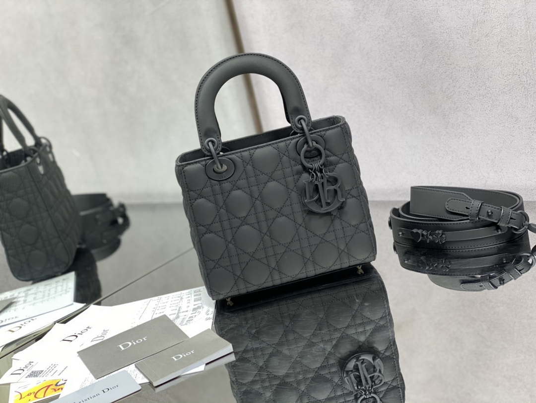 Dior M0531 Small Lady Dior Bag Gray Cannage with enamel buckle