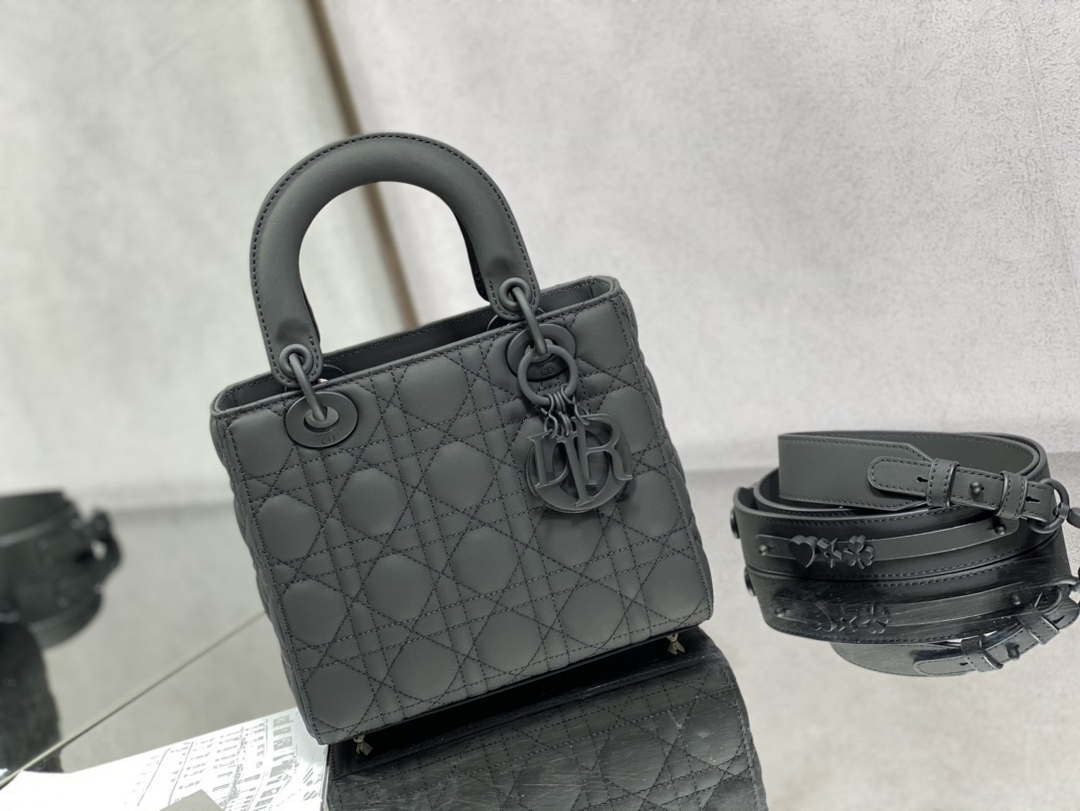 Dior M0531 Small Lady Dior Bag Gray Cannage with enamel buckle