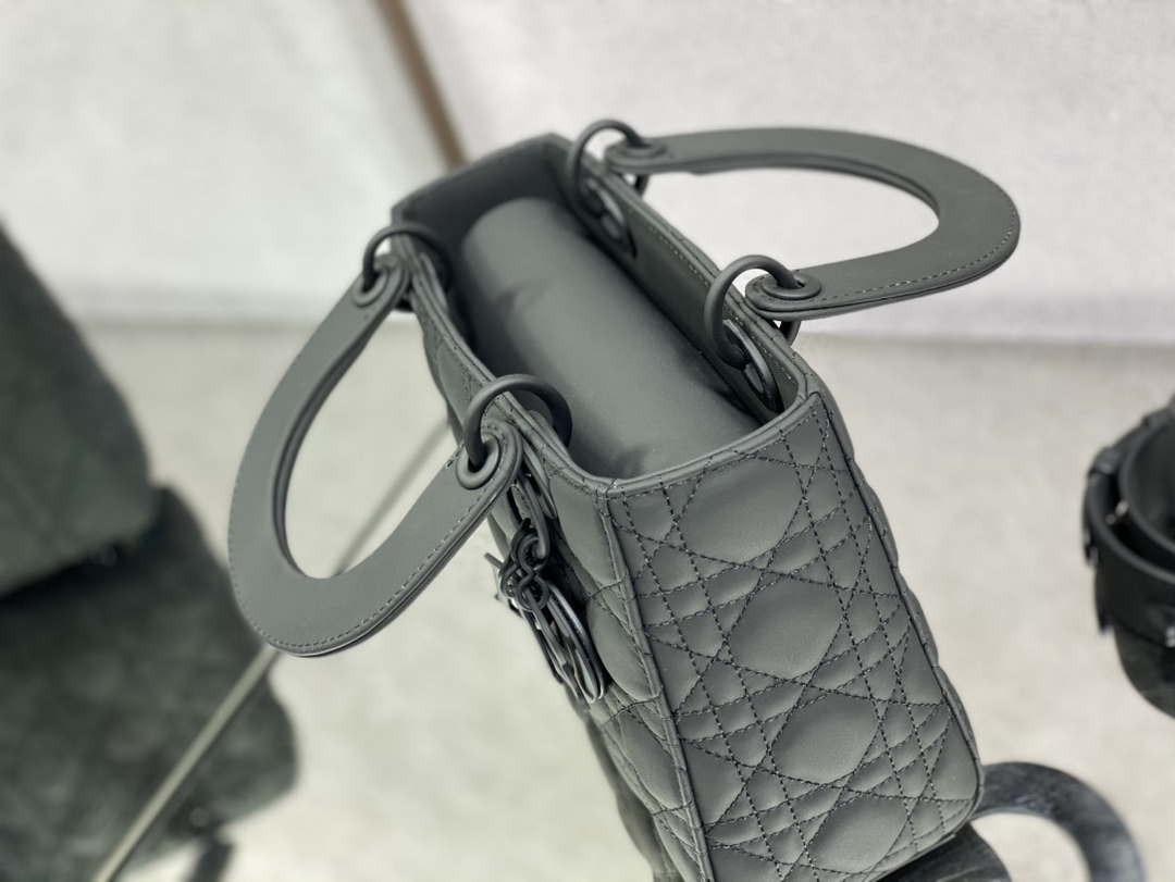 Dior M0531 Small Lady Dior Bag Gray Cannage with enamel buckle