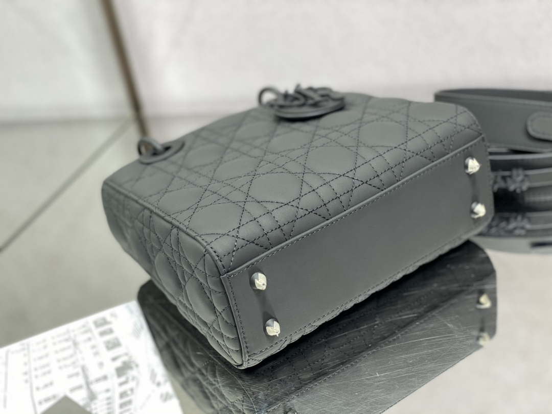 Dior M0531 Small Lady Dior Bag Gray Cannage with enamel buckle