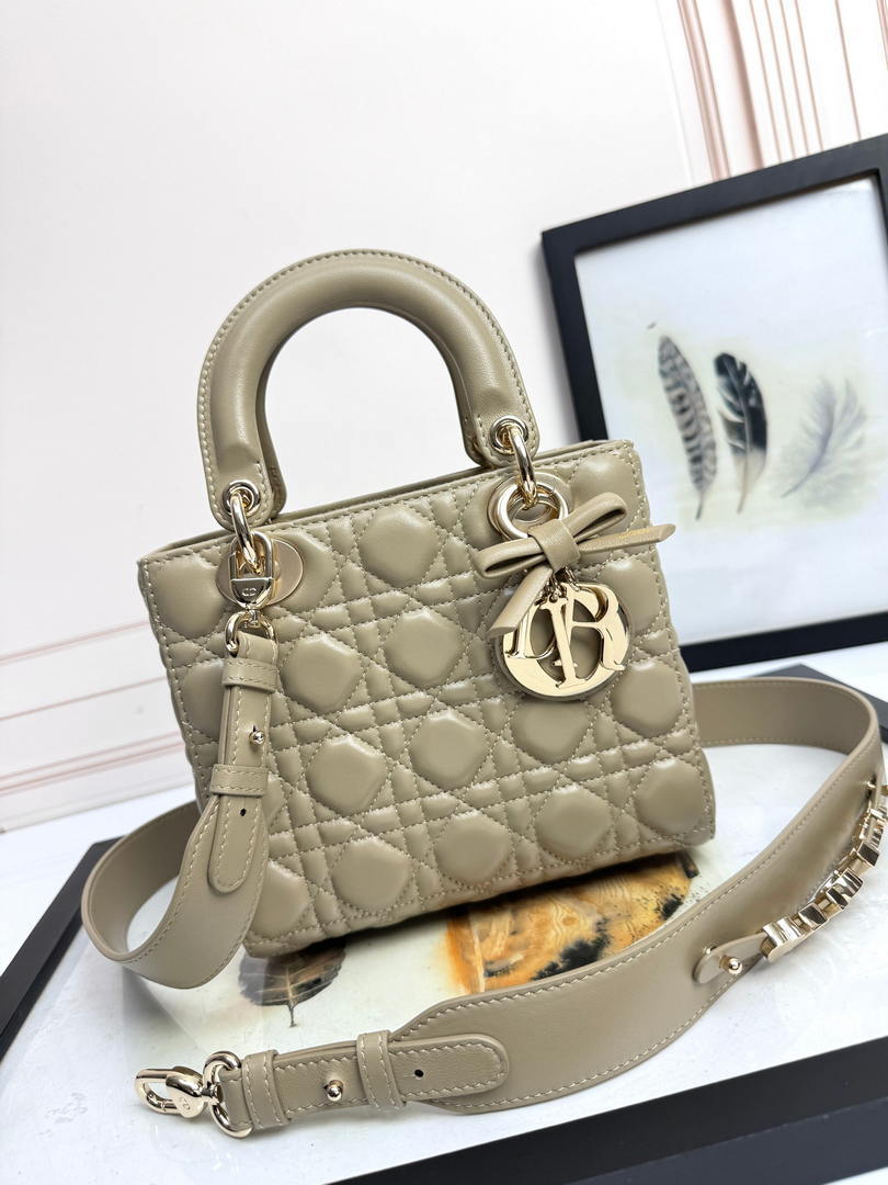Dior M0531OUQA_M030 Small Lady Dior Bag Milk Apricot Cannage Lambskin