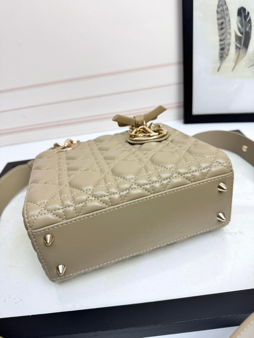 Dior M0531OUQA_M030 Small Lady Dior Bag Milk Apricot Cannage Lambskin