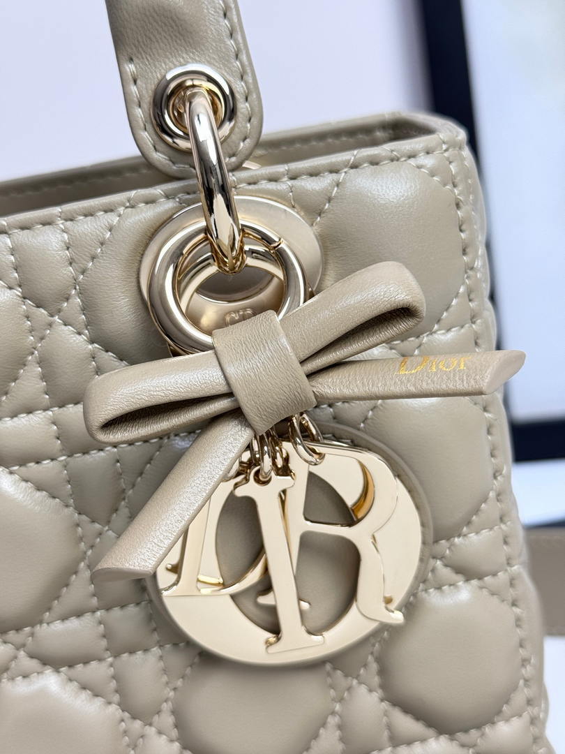Dior M0531OUQA_M030 Small Lady Dior Bag Milk Apricot Cannage Lambskin