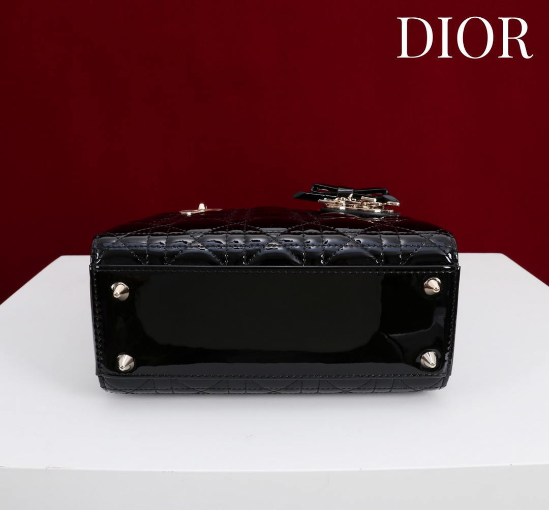 Dior M0531OUQA_M030 Small Lady Dior Bag with patent leather Black