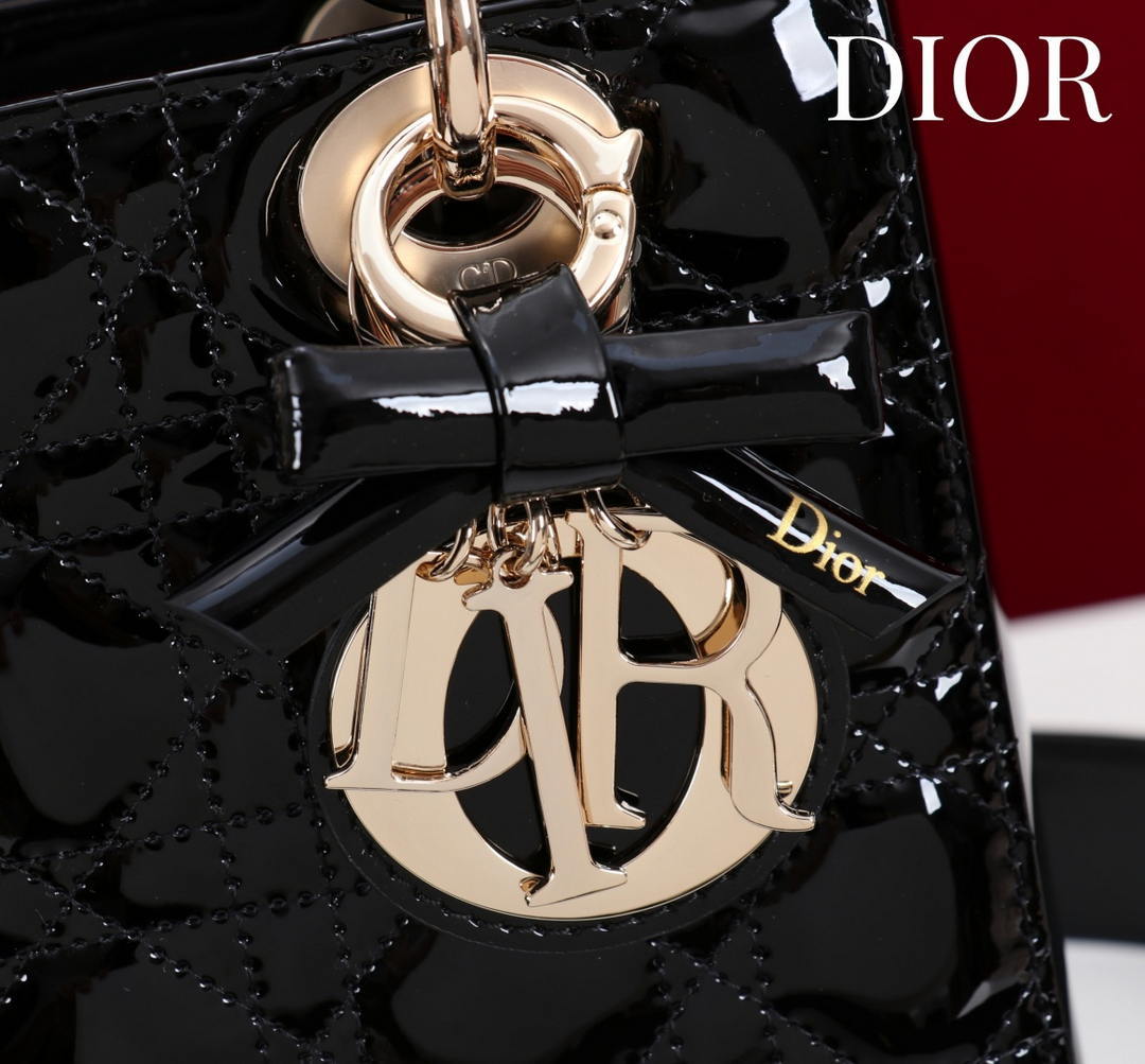 Dior M0531OUQA_M030 Small Lady Dior Bag with patent leather Black