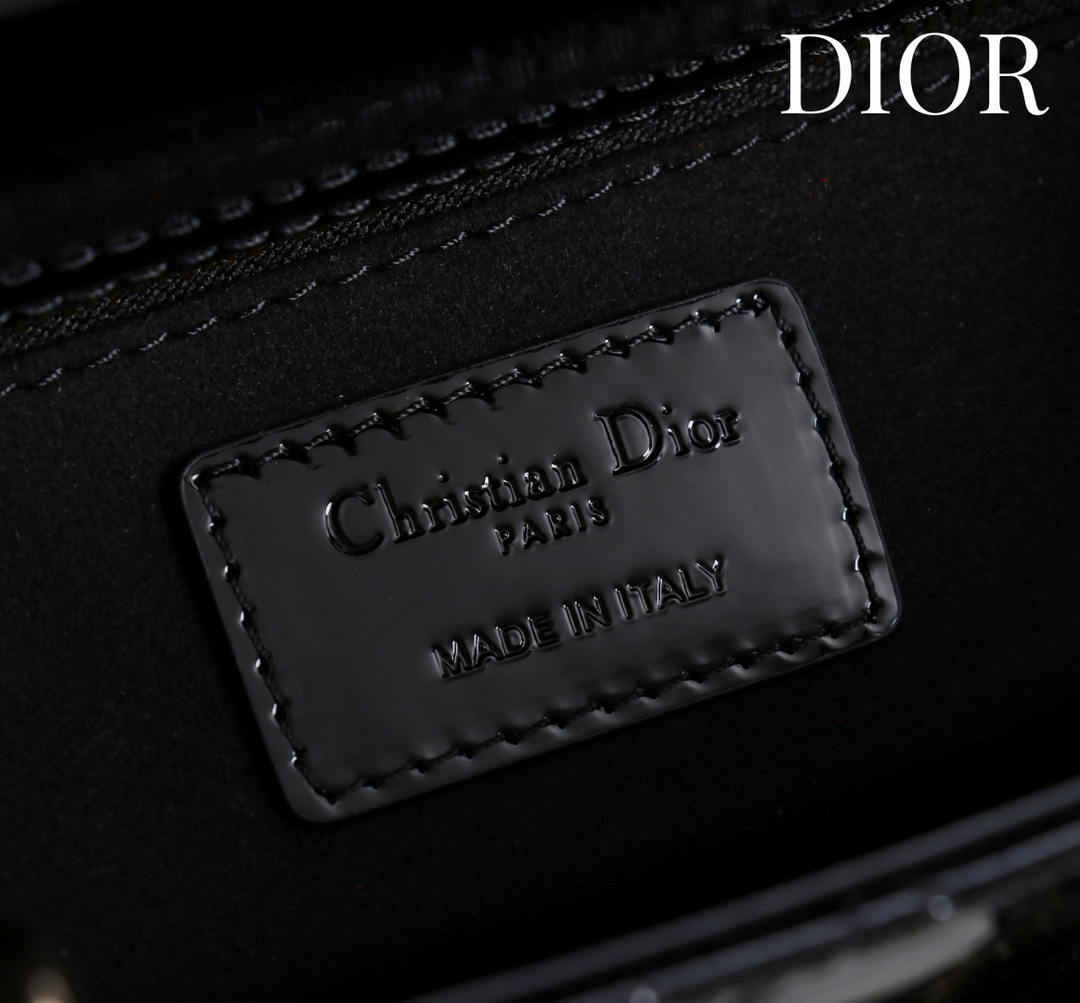 Dior M0531OUQA_M030 Small Lady Dior Bag with patent leather Black