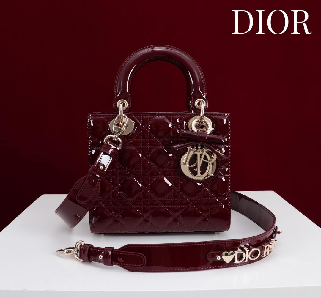 Dior M0531OUQA_M030 Small Lady Dior Bag with patent leather Wine Red