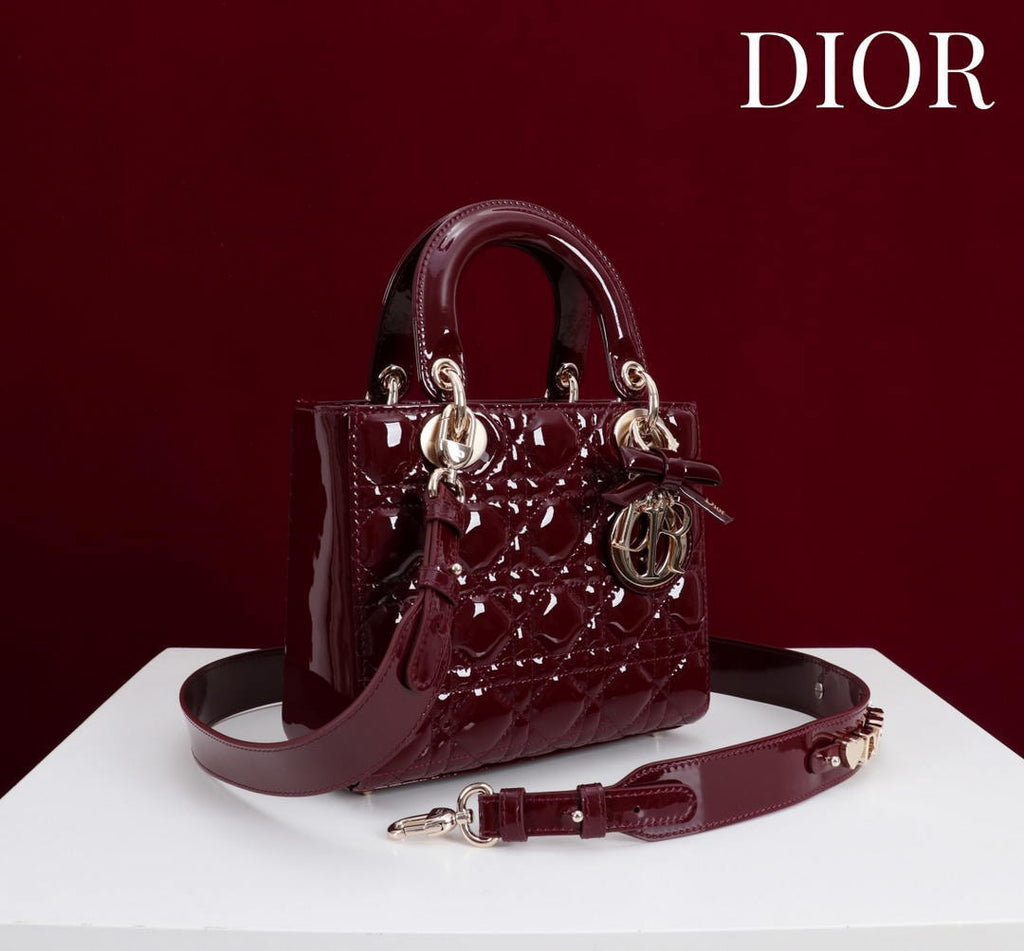 Dior M0531OUQA_M030 Small Lady Dior Bag with patent leather Wine Red