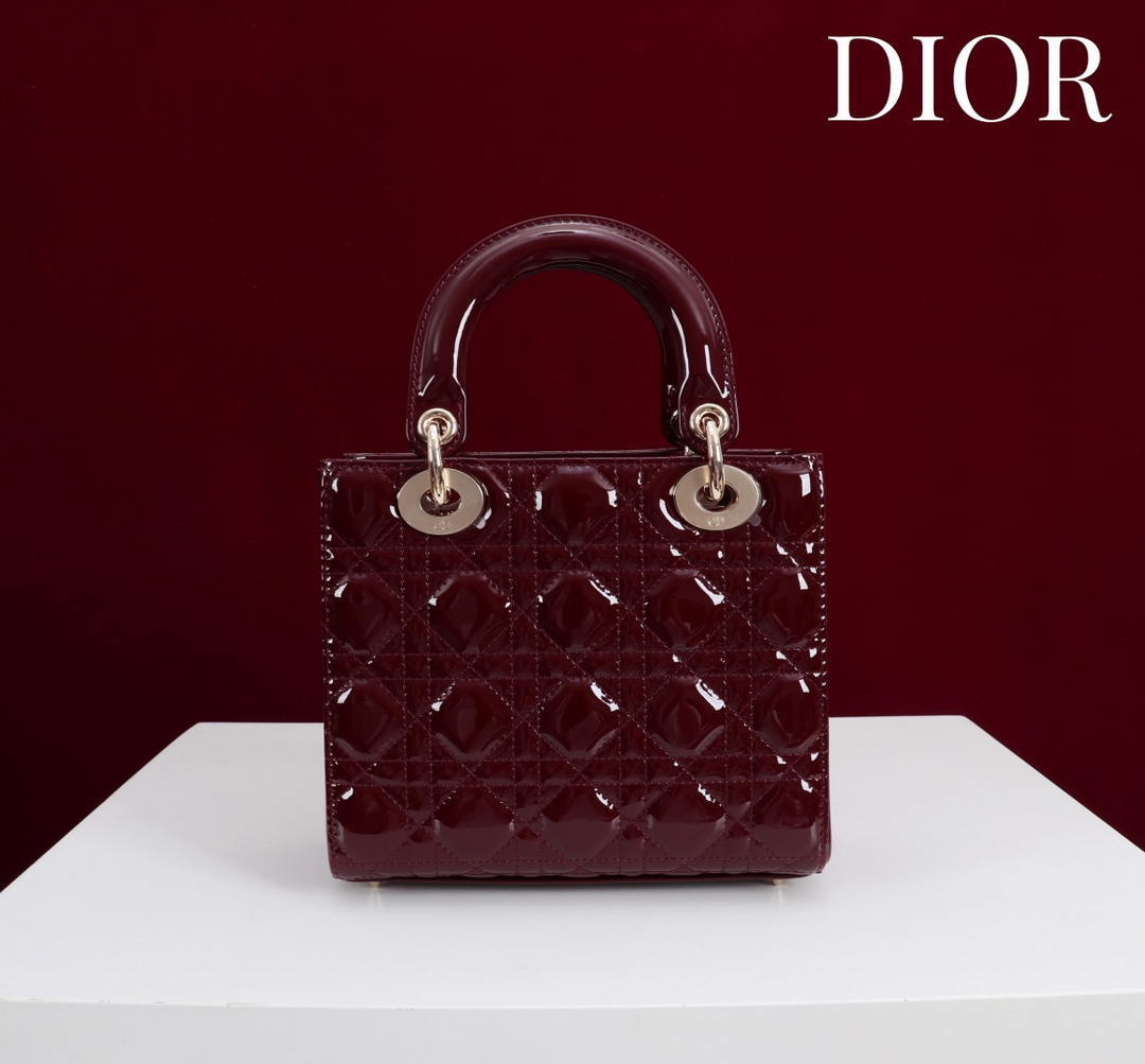 Dior M0531OUQA_M030 Small Lady Dior Bag with patent leather Wine Red
