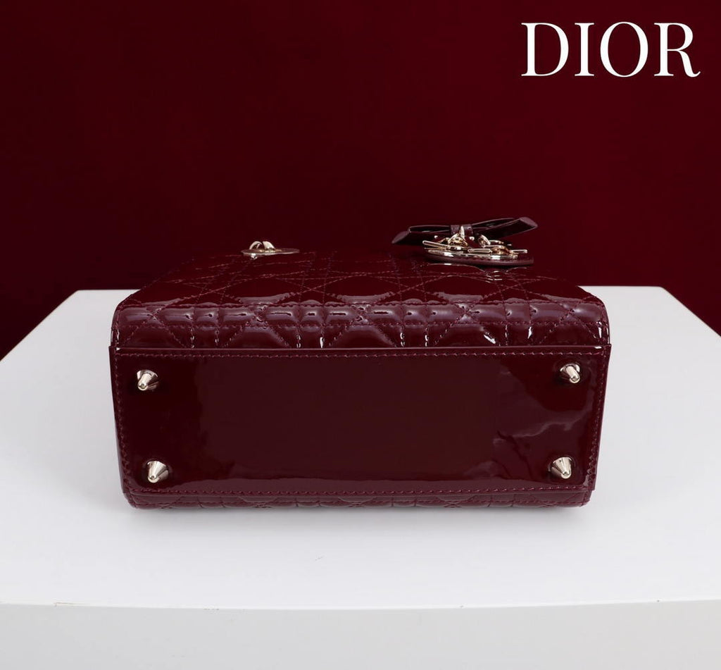 Dior M0531OUQA_M030 Small Lady Dior Bag with patent leather Wine Red