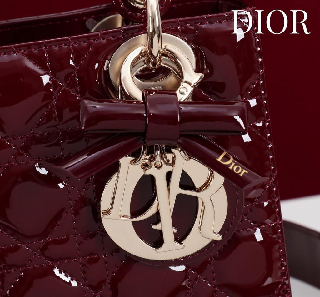Dior M0531OUQA_M030 Small Lady Dior Bag with patent leather Wine Red
