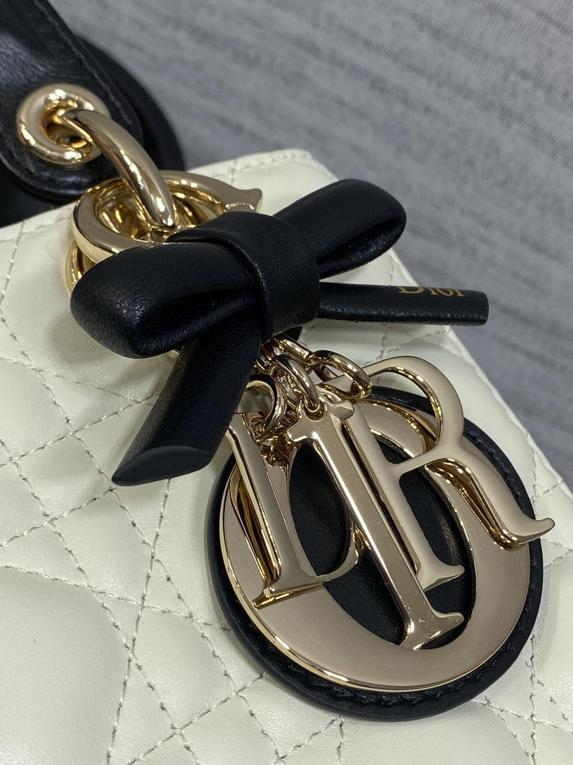 Dior M0531OUQA_M030 Small Lady Dior Bag with Strap Latte Cannage Lambskin Black Handle