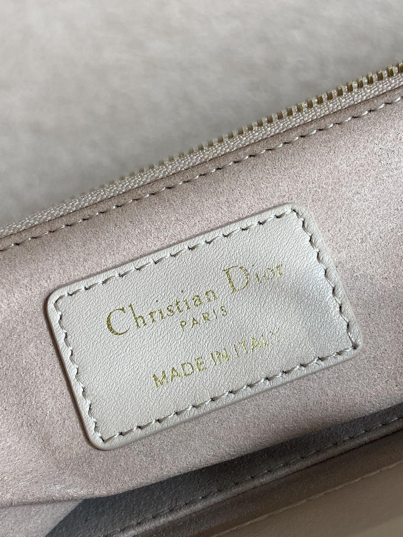 Dior M0531OUQA_M030 Small Lady Dior Bag with Strap Pink Cannage Lambskin