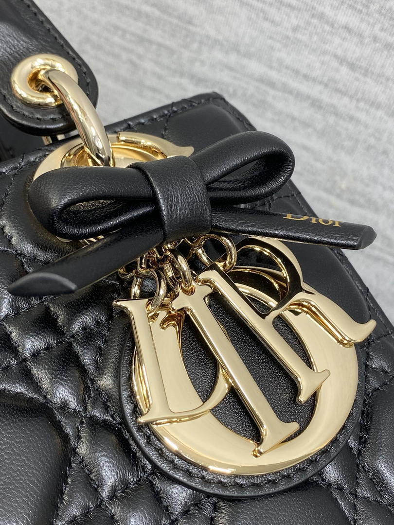 Dior M0531OUQA_M030 Small Lady Dior Bag with Strap Black Cannage Lambskin