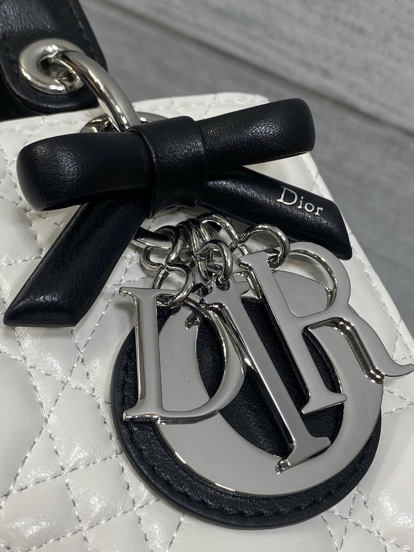 Dior M0531OUQA_M030 Small Lady Dior Bag with thin shoulder Strap Latte Cannage Lambskin Black Handle