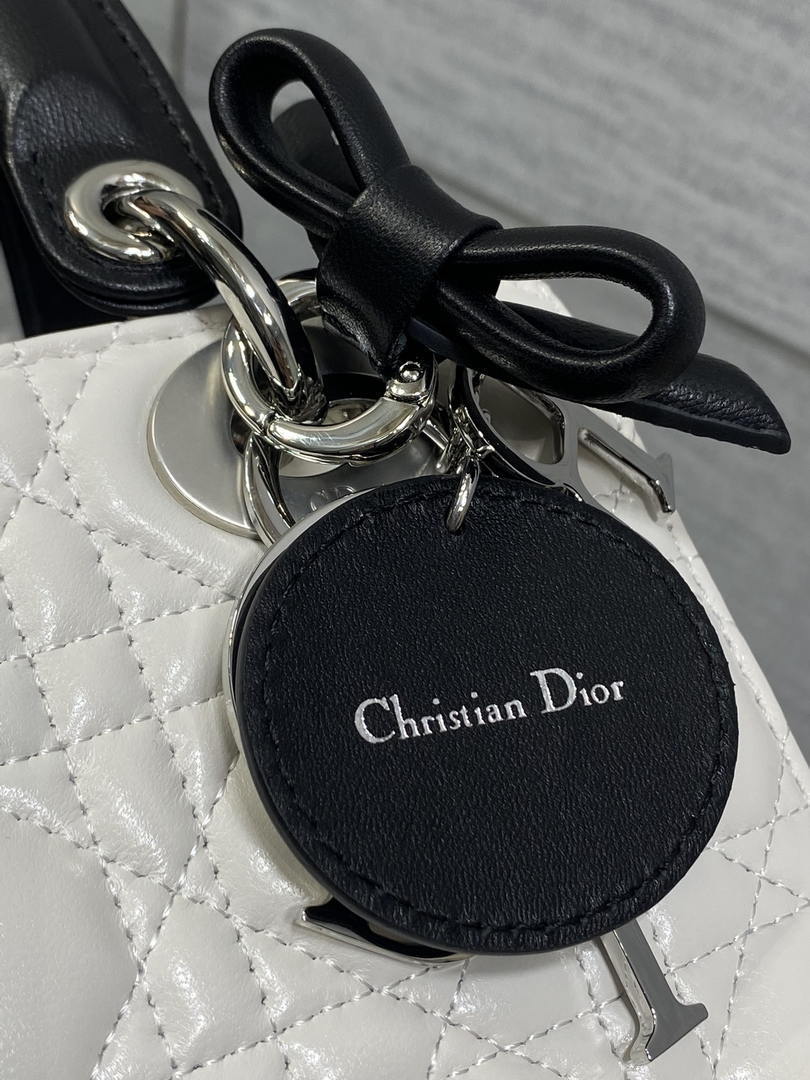 Dior M0531OUQA_M030 Small Lady Dior Bag with thin shoulder Strap Latte Cannage Lambskin Black Handle