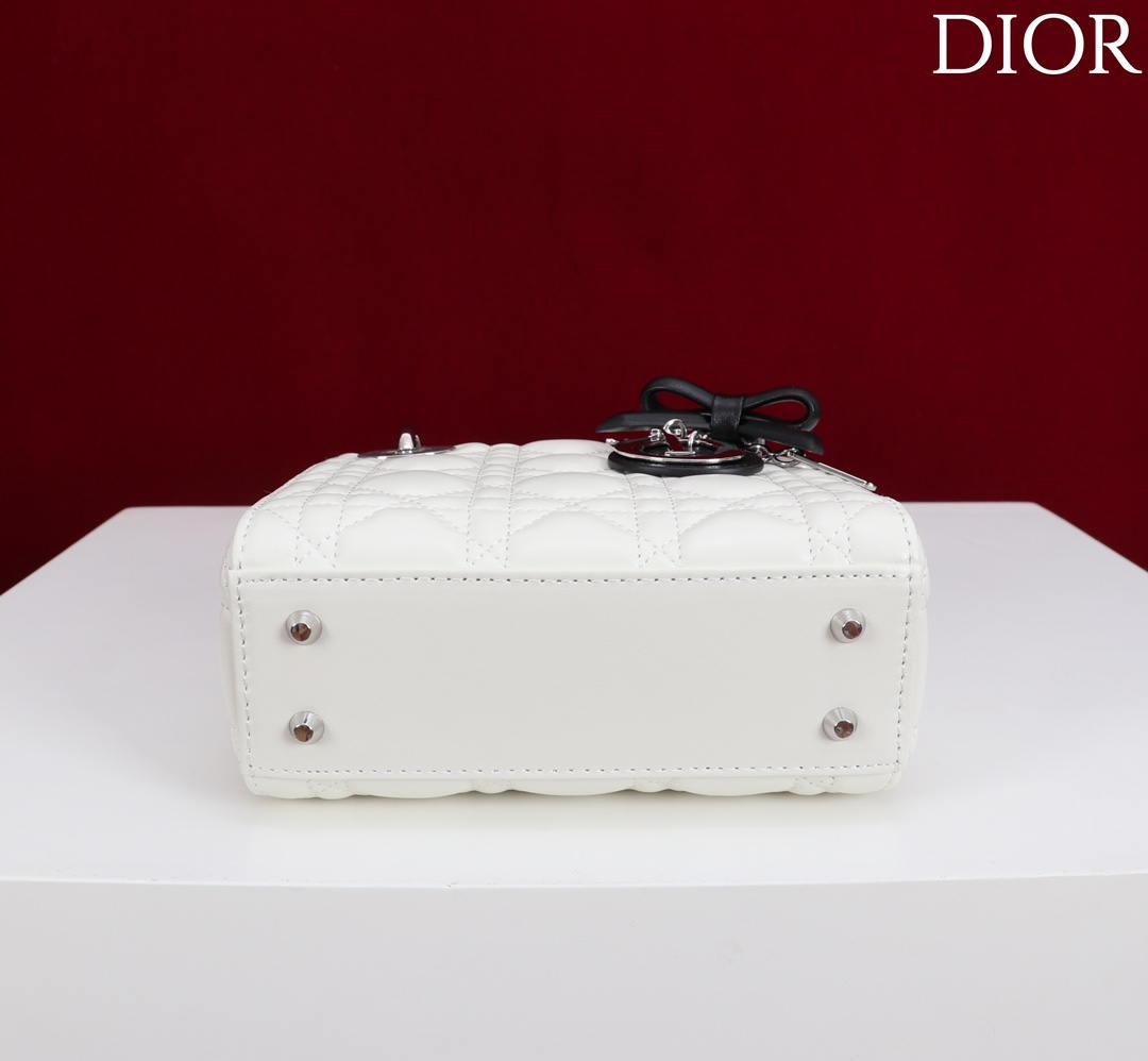 Dior M0531OUQA_M030 Small Lady Dior Bag with White Cannage Lambskin Silver Chain