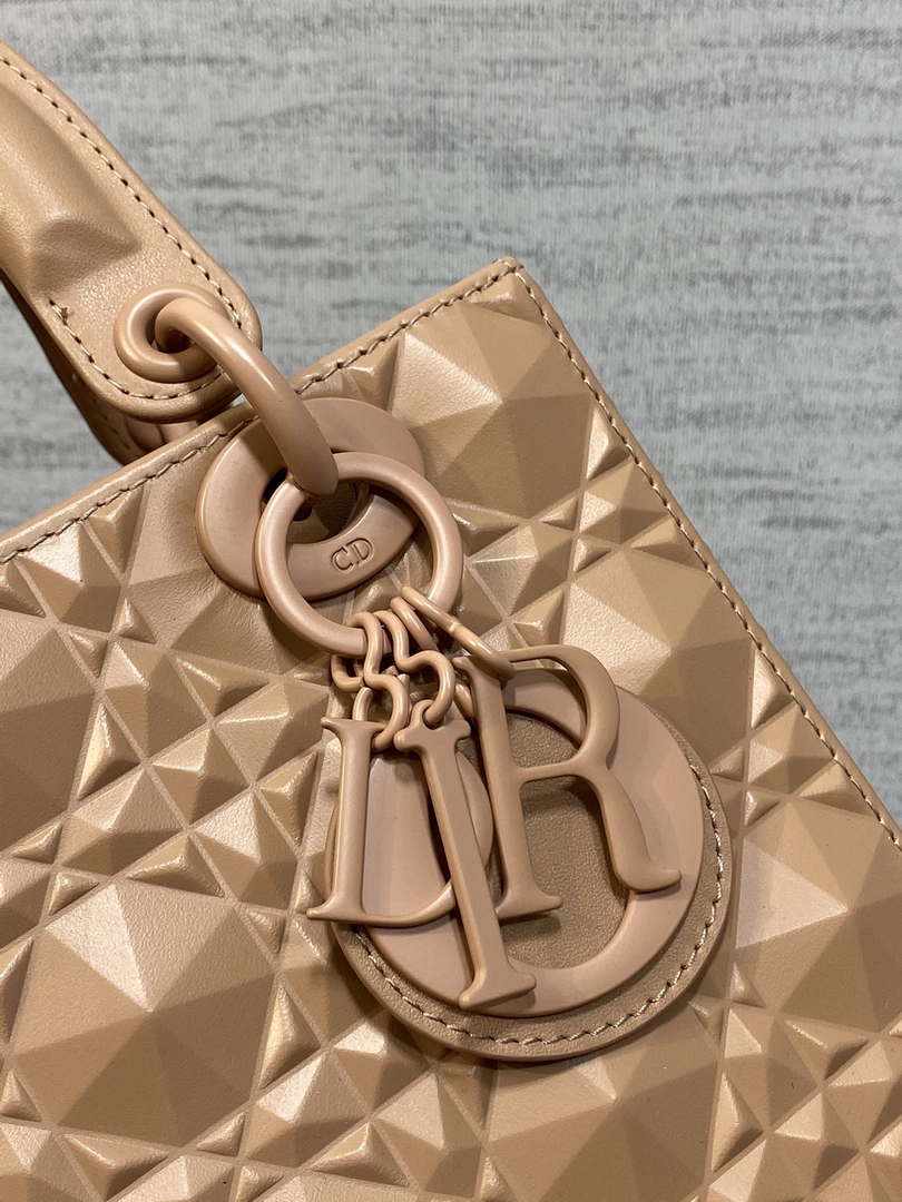 Dior M0538 Small Lady Dior Bag Matte Pink Cannage Calfskin with Diamond Motif - Small 20 cm - View 3