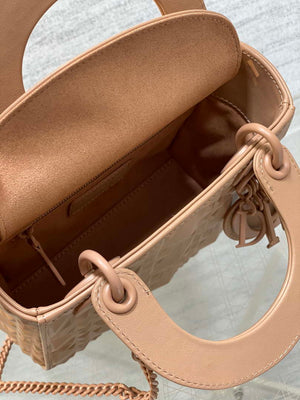 Dior M0538 Small Lady Dior Bag Matte Pink Cannage Calfskin with Diamond Motif - Small 20 cm - View 17