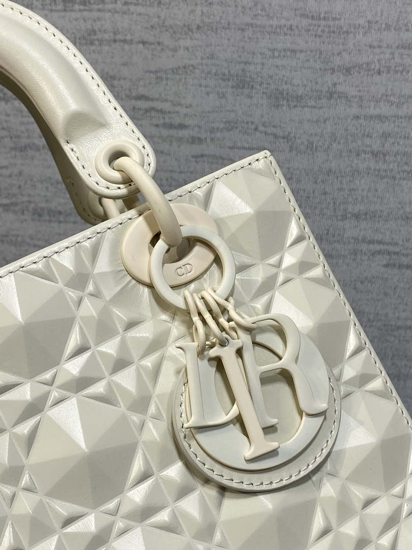 Dior M0538 Small Lady Dior Bag Matte White Cannage Calfskin with Diamond Motif - Small 20 cm - View 3