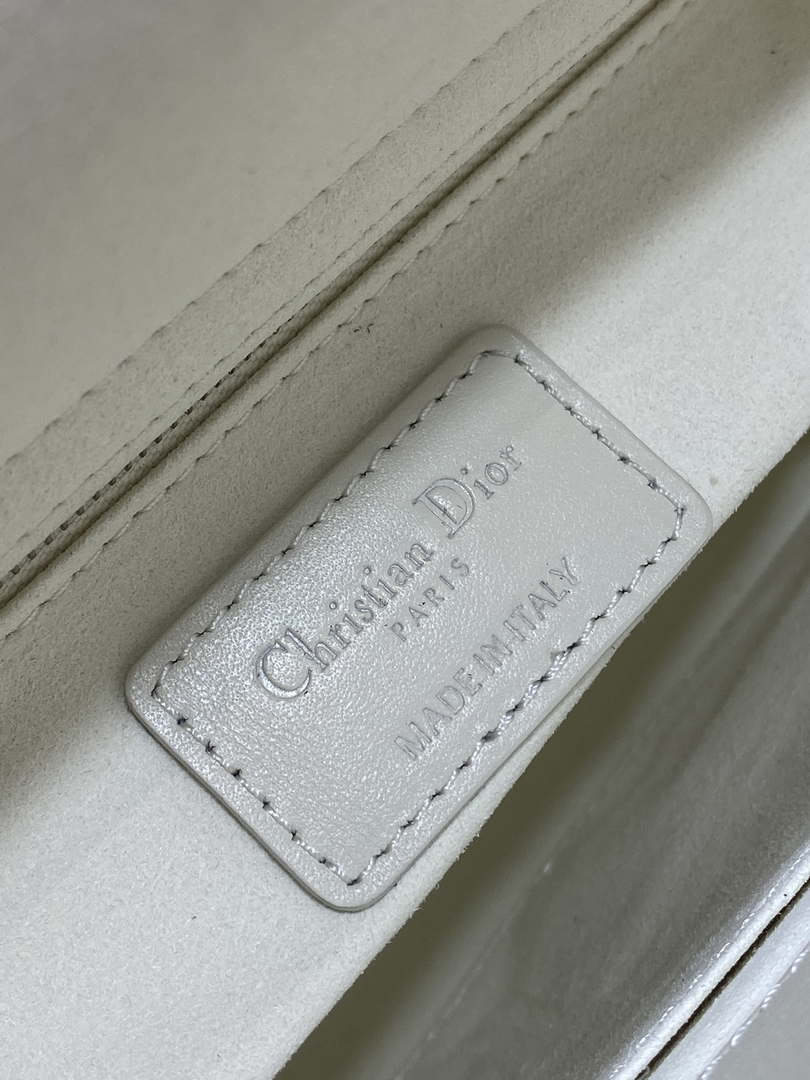 Dior M0538 Small Lady Dior Bag Matte White Cannage Calfskin with Diamond Motif - Small 20 cm - View 9