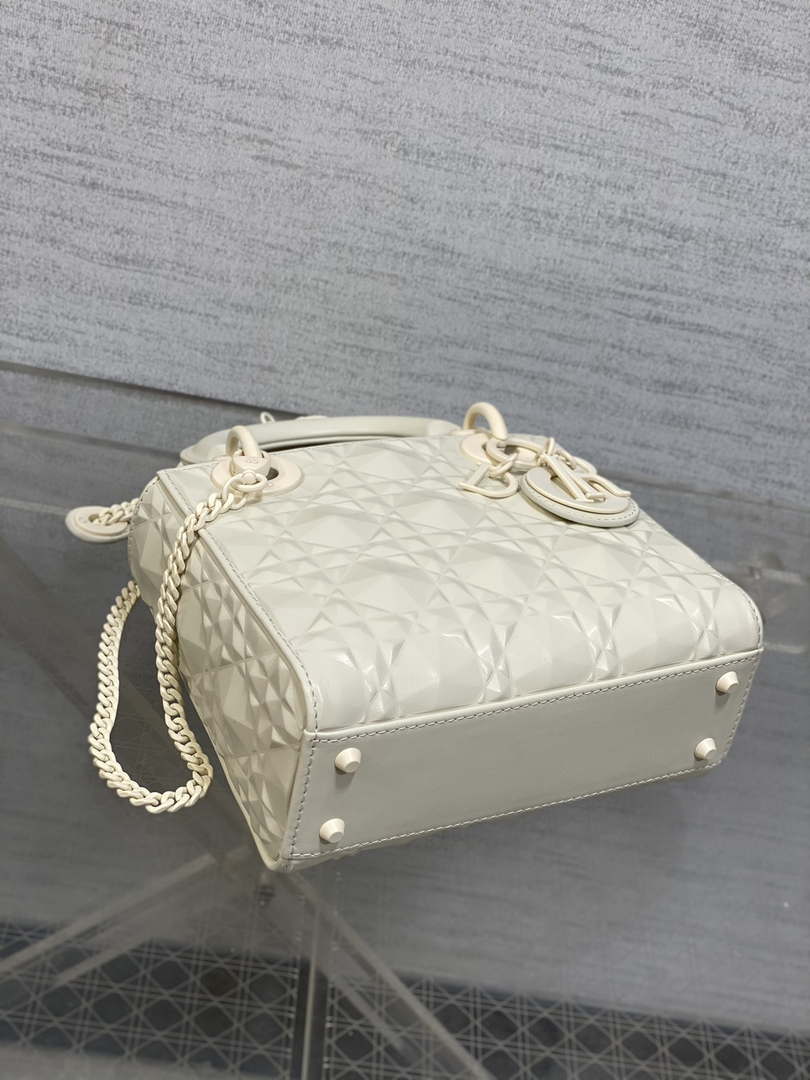 Dior M0538 Small Lady Dior Bag Matte White Cannage Calfskin with Diamond Motif