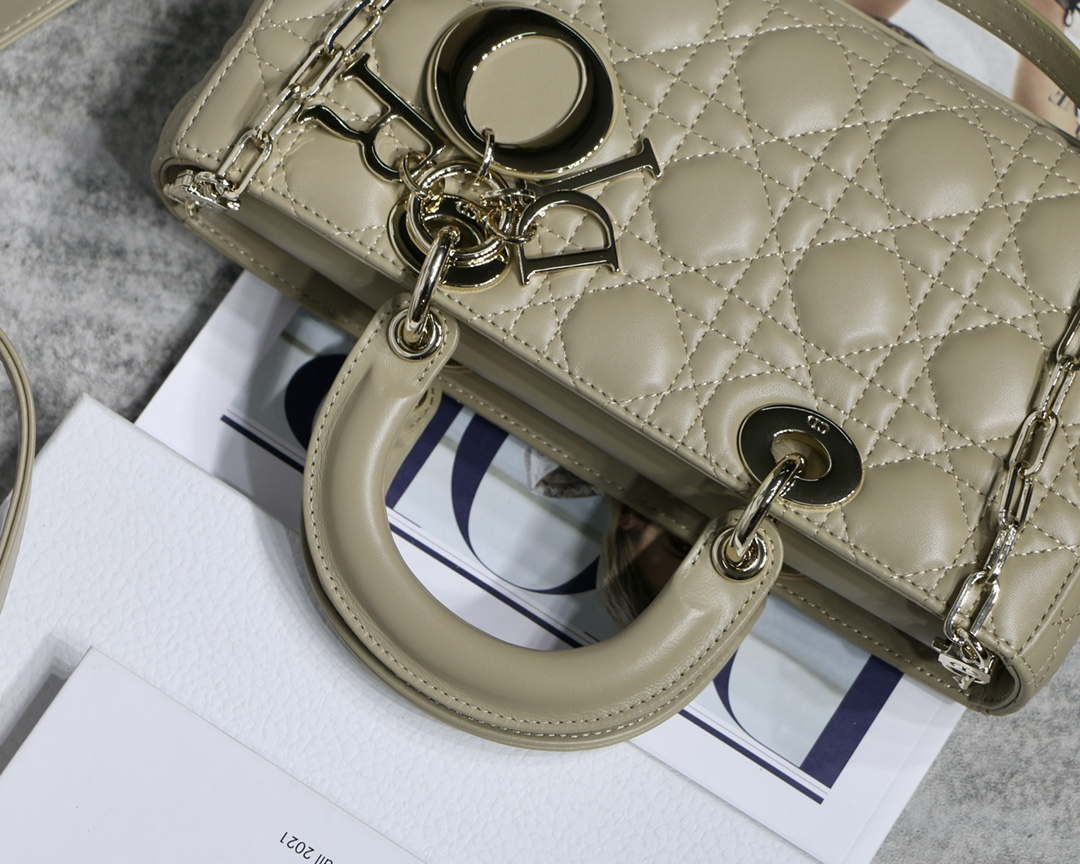 Dior M0540 Medium Lady D-Joy Bag Sand-Colored Cannage Lambskin With Heart Motif