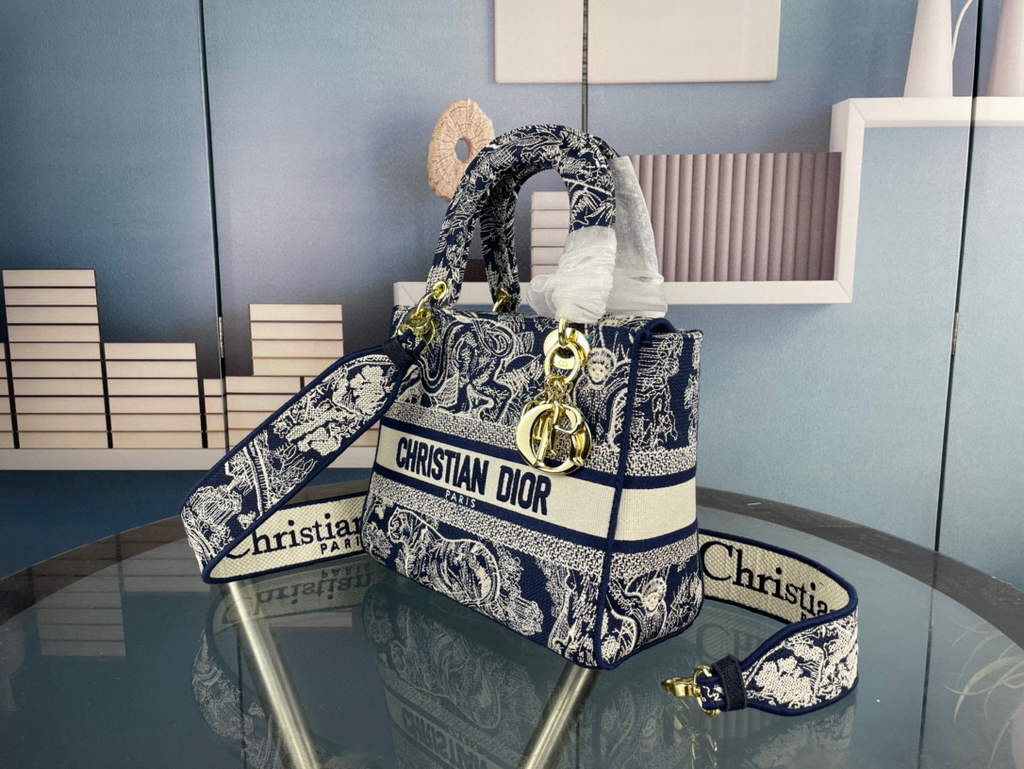 Dior M0565 Medium Lady D-Life Bag Blue Toile de Jouy Reverse Embroidery