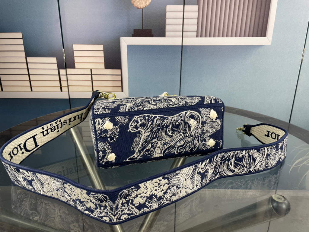 Dior M0565 Medium Lady D-Life Bag Blue Toile de Jouy Reverse Embroidery