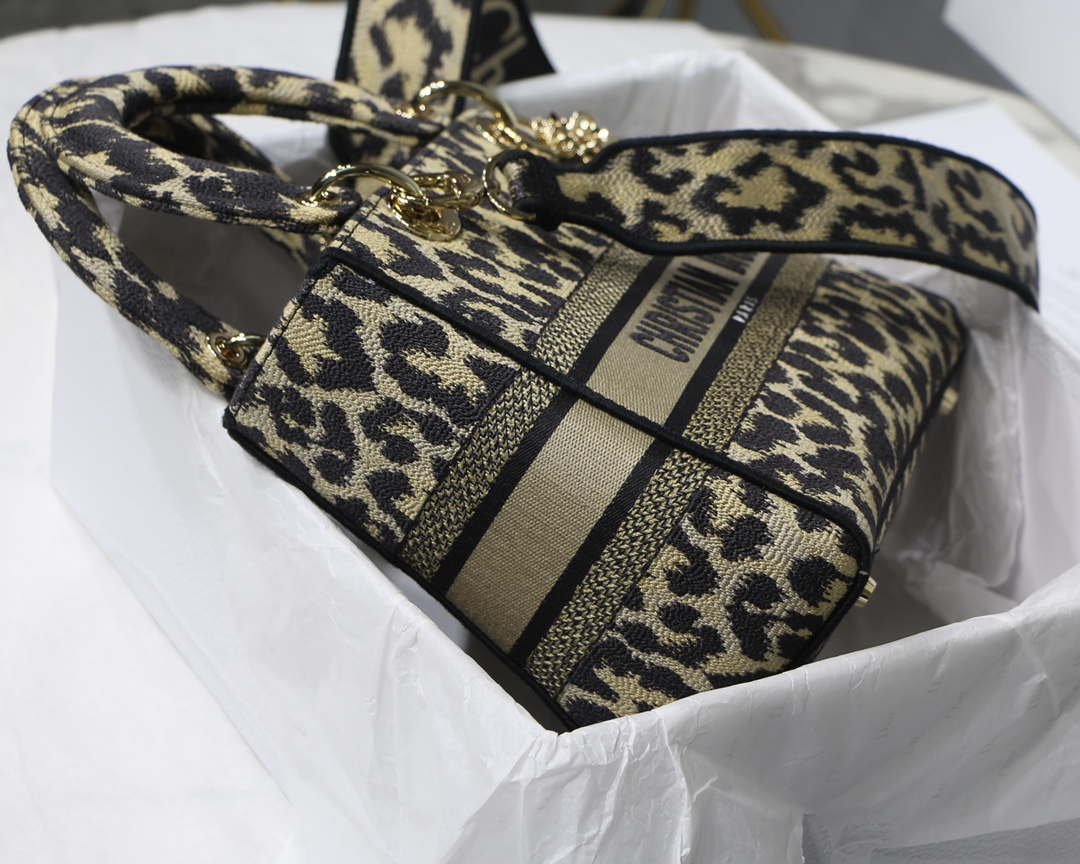 Dior M0565 Medium Lady D-Lite Bag Beige and Black Mizza Embroidery