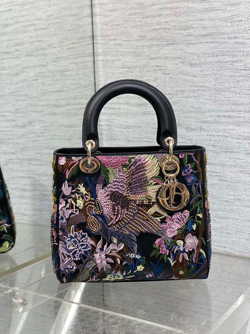 Dior M0565 Medium Lady D-Lite beaded Embroidery M1089