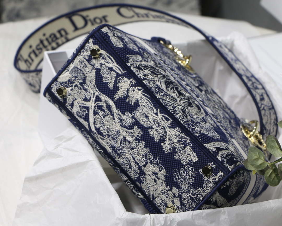 Dior M0565 Medium Lady D-Lite Blue Toile de Jouy Embroidery M1022